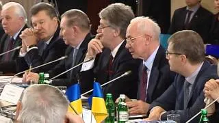 Провал "круглого стола": смелый Азаров и Янукович, который ничего не боится