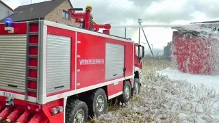 AWESOME FIRE TRUCKS -  BUILDING FIRE - RC FIREFIGHTERS WORK HARD!