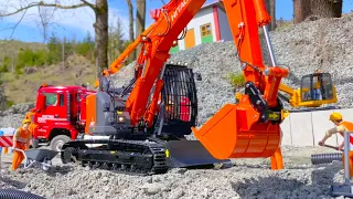 RC TRUCK MAN AND HITACHI 135 DIGGER WORKING HARD IN THE QUARRY - FUMOTEC KOMATSU PC 290 TILTROTATOR