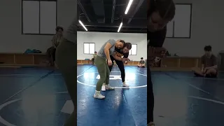 Knee Pick From The Russian Tie