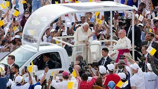 Multitudinaria misa del papa Francisco durante la tercera jornada de su viaje oficial a Baréin