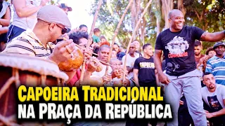 Roda de Capoeira na Praça da República 21 de Abril de 2024 São Paulo Brasil Mestres Ananias Joel