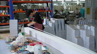 The amazing mass production process of notebooks in Chinese factories