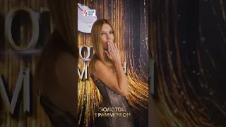Наталья Подольская сияет на «Золотом Граммофоне 2022»