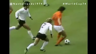 Johan Cruyff wrongfoots Beckenbauer, Rep misses in final #WorldCup74
