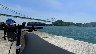 関門海峡の貨物船