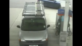 Jamie Reynolds pumping gas and watching movie with Georgia Williams dead in the back of the van