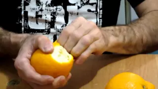 Семья Бровченко. Как удобно и быстро почистить апельсин.