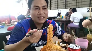 jalan di pasar siburan dan makan mee kolo.