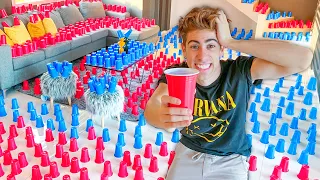 JOKE I FILL THE HOUSE WITH +10,000 RED AND BLUE GLASSES !!