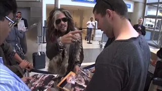 Aerosmith’s Steven Tyler is Stalked by the Paparazzi & Autograph Hounds at the Los Angeles Airport