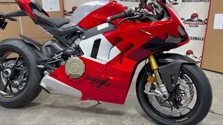 2023 Ducati V4 R | Unboxing