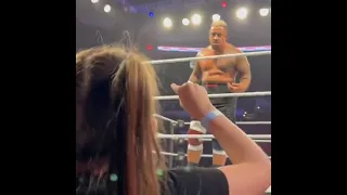 Solo Sikoa vs a little girl at a #WWE live event