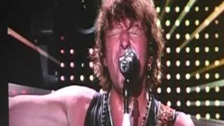 Bon Jovi (Richie Sambora Vocal) - Lay Your Hands On Me (Toronto 2010)