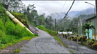 The beauty of a village in the mountains when it rains||clear river views||javavillage