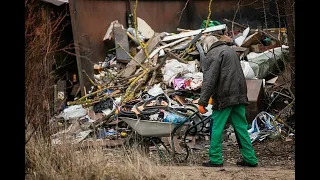 Как я зарабатываю лазая по мусоркам    Dumpster Diving RUSSIA #29