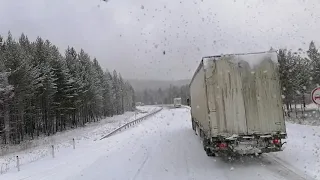 Всю дорогу снег. Висят фуры. Гололёд. Стоим на подъёмах.