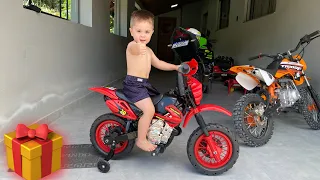 FIZ UMA SURPRESA PARA O MEU FILHO COM A MOTO ELÉTRICA DE PRESENTE DE NATAL.