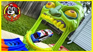 Monster Jam Race Cars 🎃 SCARIEST ZOMBIE HALLOWEEN RACE