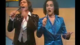 Eurovision 1976 Germany - Les Humphries Singers - Sing Sang Song (15th)