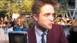 The Twilight Saga: Eclipse: Robert Pattinson Interview at the Premiere!