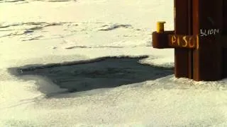 Dangerous water flow under ice / Gefährliche Strömung unterm Eis