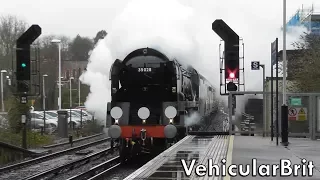35028 "Clan Line" obliterates Winchester at 75MPH with "The King Alfred" - 10/2/2018