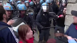 Salvini a Modena, sasso contro agenti: i poliziotti rispondono con manganellate