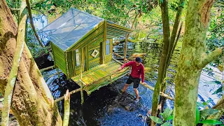 Camping hujan deras - Membangun shelter dari bambu di atas sungai besar