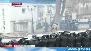 Подразделения "Беркута" вытеснили протестующих с улицы Грушевского в центре Киева
