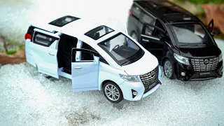 Diecast Model Car Toyota Alphard  METAL TOY CAR