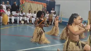 encontro  de capoeira é troca de cordas apresentação de maculelê infantil, Mestre Gão (2)