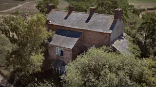 HAUNTED ABANDONED HOUSE LEFT FROZEN IN TIME WHEN SHE DIED INSIDE THE HOUSE AND LEFT EVERYTHING