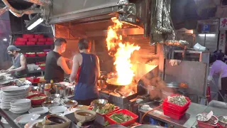 HK's rare iron-skinned food stalls.The chefs fry more than 300 catties of side dishes every day,