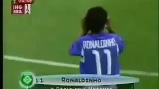 Gol de Ronaldinho em 2002 (Brasil 2 x 1 Inglaterra)