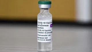 Les caillots sanguins, "effet secondaire rare" du vaccin AstraZeneca selon l'EMA