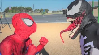 Spiderman vs Venom in real life superhero battle!