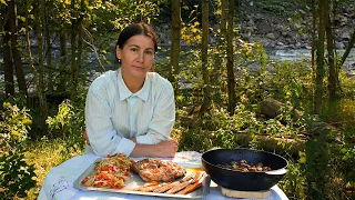 COOKING STEAKS IN THE MOUNTAINS! The amazing life of a woman in the mountains