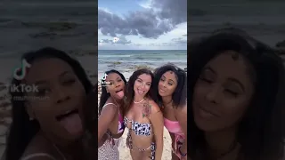 Girls twerk at the beach (viral)