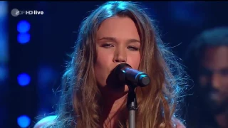 Talk to me like lovers do - Joss Stone  Here Comes The Rain Again Amazing Live Performance FULL HD