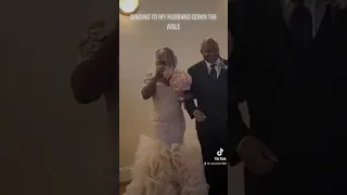 Bride sings down the aisle to her husband and makes him cry