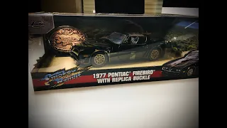 Lets Crack Open The 1/24 Scale Smokey And The Bandit 1977 Trans Am By Jada Hollywood Rides!