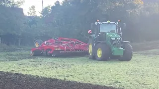 John Deere 6250, vaderstad carrier.