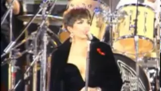 Queen &  Liza Minelli - We Are The Champions (Freddie Mercury Tribute Concert)