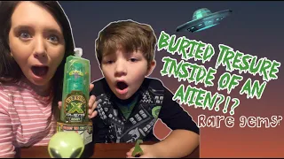 Cutting open an ALIEN!! | Treasure X Alien Toy