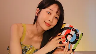 ASMR 잠이 안와요? 침대 옆에 걸터앉아 촉감책으로 재워줄게요😴 직접 붙인 재료들이 가득 아기자기 촉감책으로 스르륵 잠들기