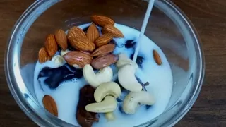 Add Milk into Dates and Nuts, the result will surprise you !! Healthy 💪 Milkshake Recipe|