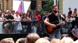 Passenger Set - Live in Sydney on the streets outside Martin Place