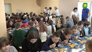 Обіди з Фабрики кухні отримали діти у Гаврилівці та Синяку