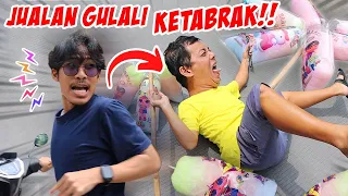 PAPA JUALAN GULALI DITABRAK MOTOR !! ARUM MANIS WARNA JATUH RUSAK SEMUA ! Drama